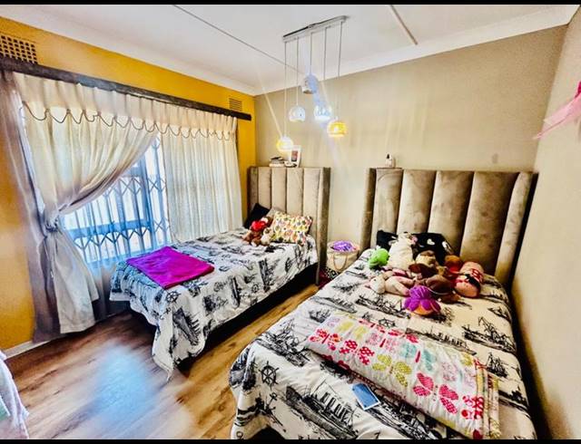 3 BEDROOM HOUSE FOR SALE IN VANDERBIJLPARK CE 2